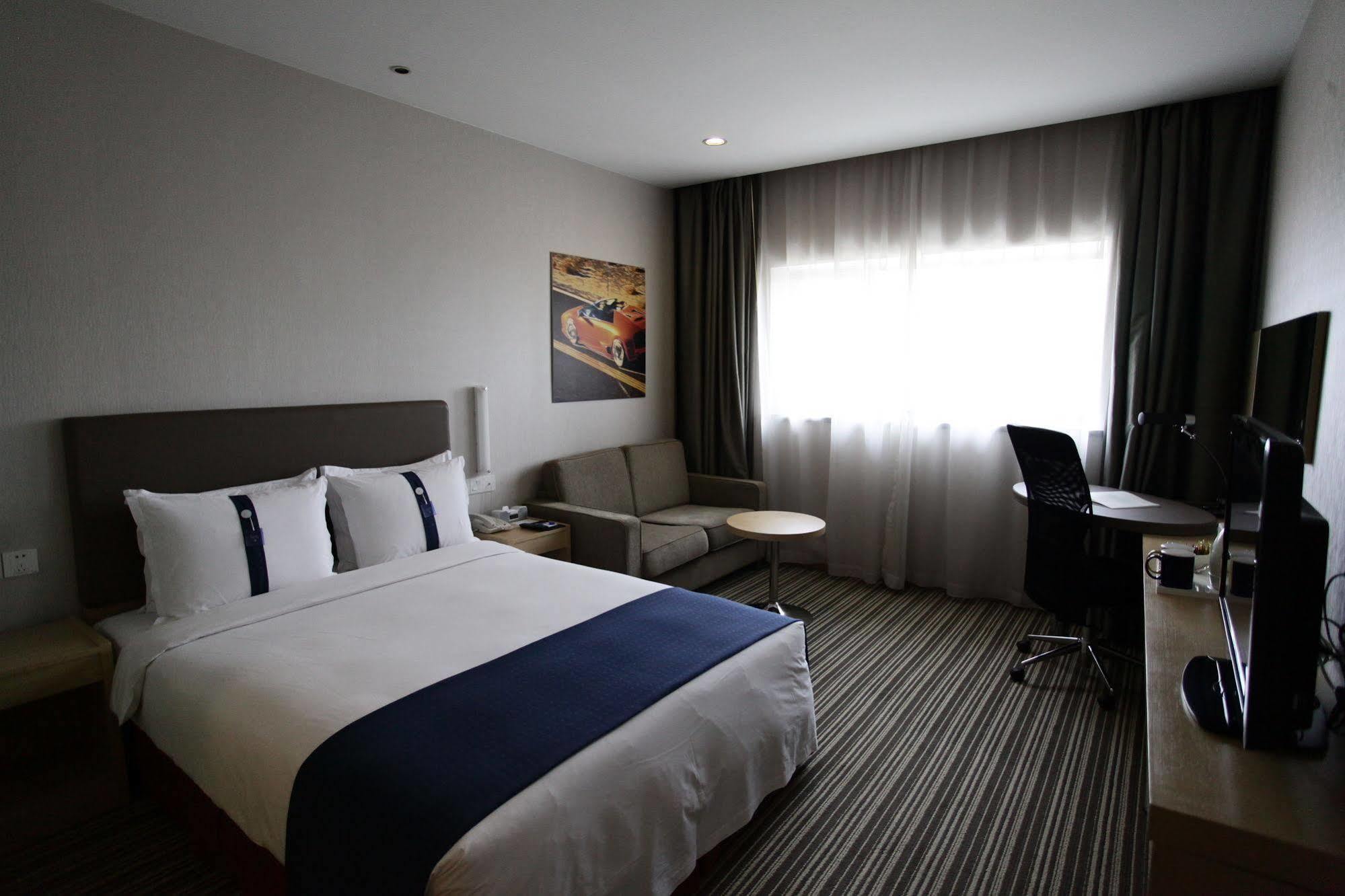 Holiday Inn Express Shanghai New Hongqiao, An Ihg Hotel Kültér fotó